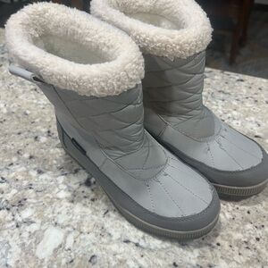 Magellan Outdoors Women's Gray Quilted Winter Boots
